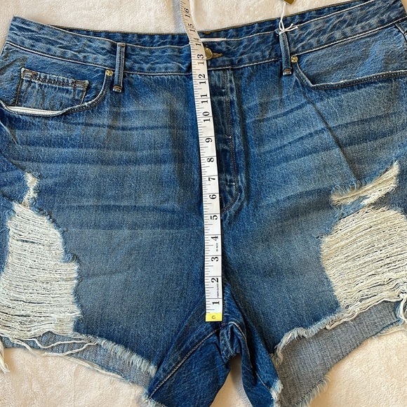 NEW Good American The Bombshell Short Cut Off Jean Shorts Size 18 - Picture 8 of 10